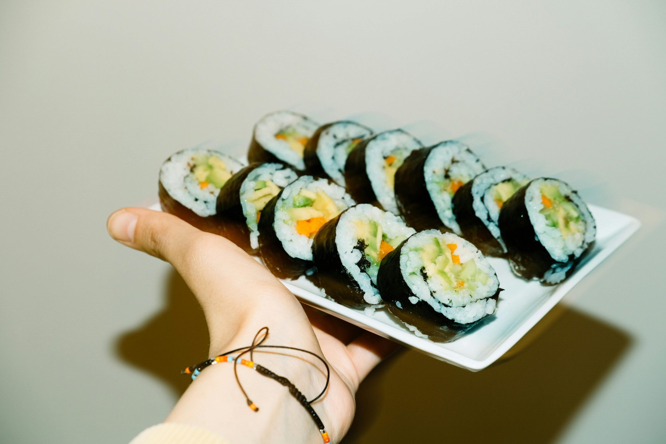Sushi vegano con aguacate
