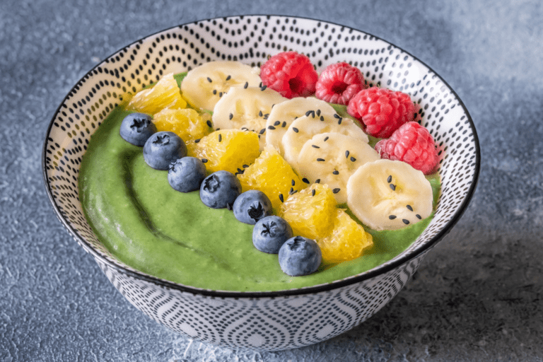 Recetas de Smoothie Bowl con Aguacate para un Desayuno Completo